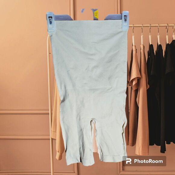 Women's Shapewear Size m-L *NWOT* - Picture 2 of 2